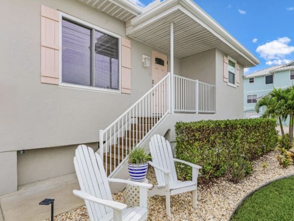 Fort Myer Vacation Pool Home Three Bedrooms Walk To Beach